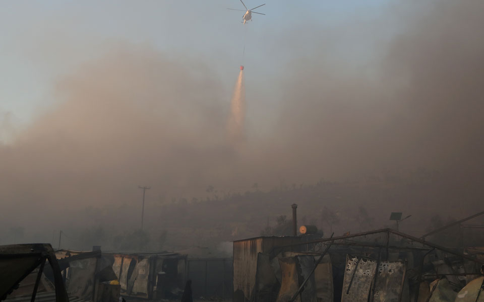 Στις φλόγες το ΚΥΤ της Μόριας – Διμοιρίες των ΜΑΤ μεταβαίνουν στη Λέσβο-1