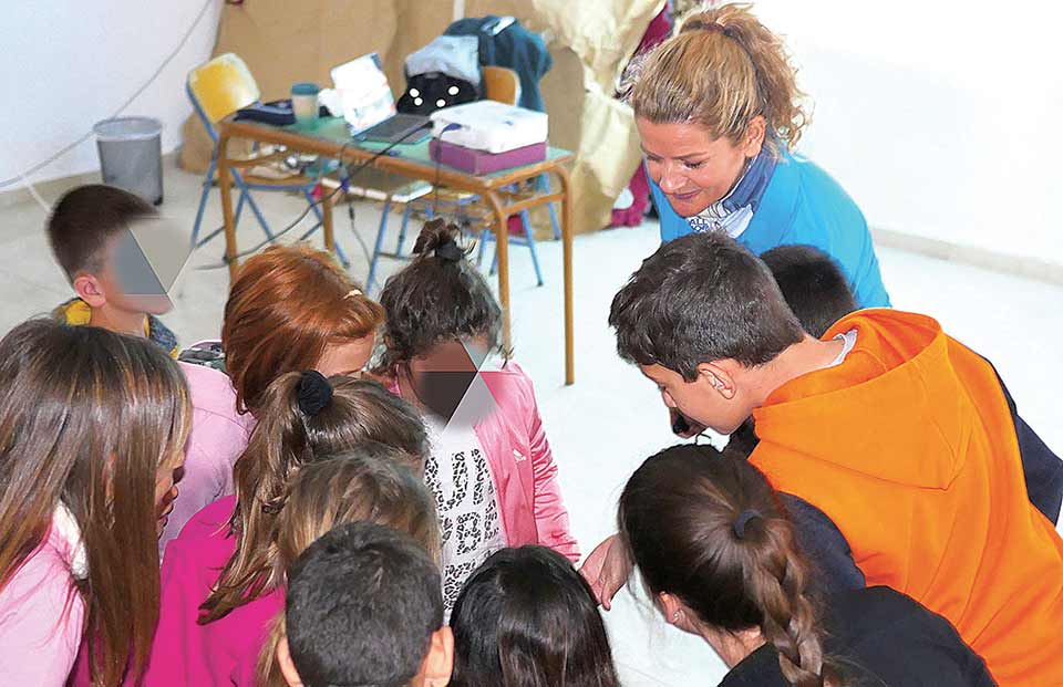 Κατερίνα Τοπούζογλου: μια γητεύτρια καρχαριών καθαρίζει ακτές και βυθό από τα σκουπίδια-2