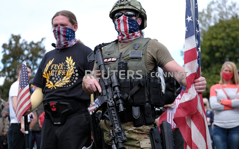 Proud Boys: Ποια είναι η ακροδεξιά ομάδα που επικαλέστηκε ο Τραμπ (βίντεο)-1