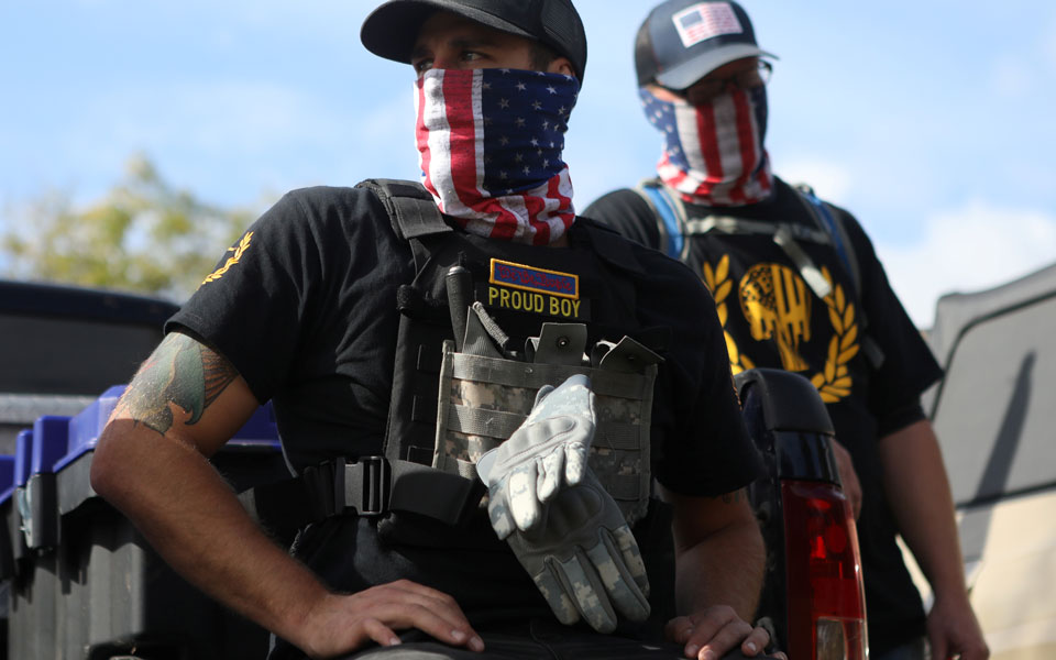 Proud Boys: Ποια είναι η ακροδεξιά ομάδα που επικαλέστηκε ο Τραμπ (βίντεο)-2