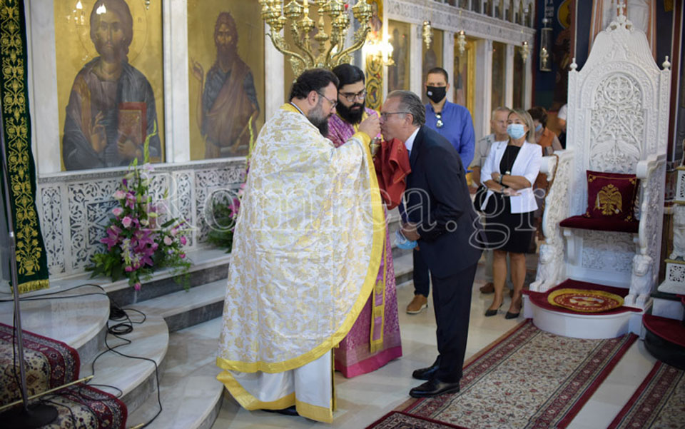 χωρίς-καμία-προφύλαξη-κατά-του-κορωνο-561083644