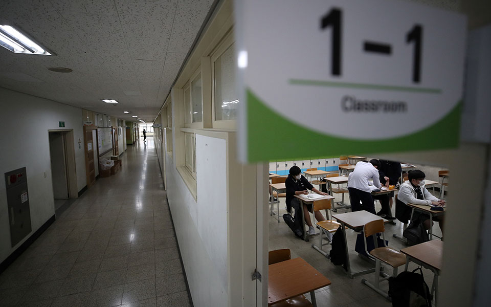 άνοιξαν-και-πάλι-τα-σχολεία-της-σεούλ-μ-561086257