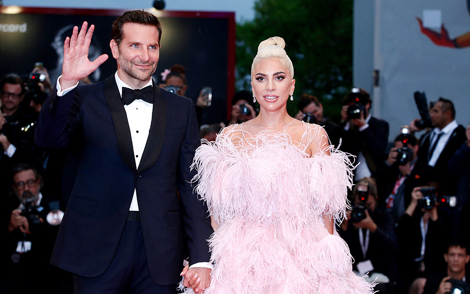 έξι-pop-σταρ-που-μάγεψαν-με-τις-ερμηνείες-561098629