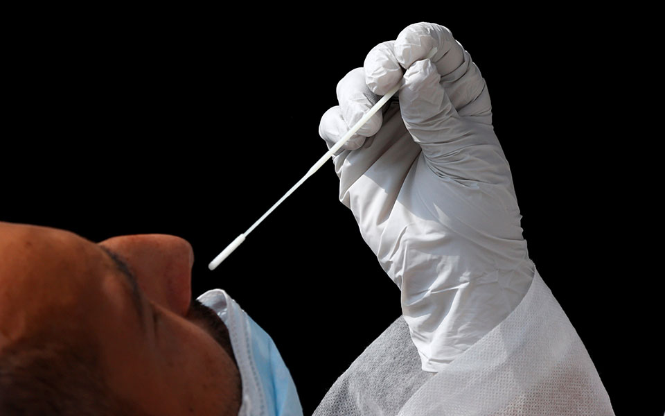 κορωνοϊός-τουλάχιστον-26-εκατ-κρούσματ-561065551