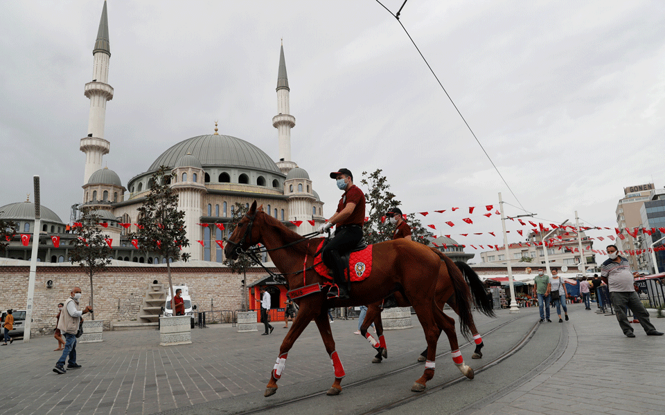 γερμανικό-υπεξ-σε-κλοιό-τα-ανθρώπινα-δ-561098833