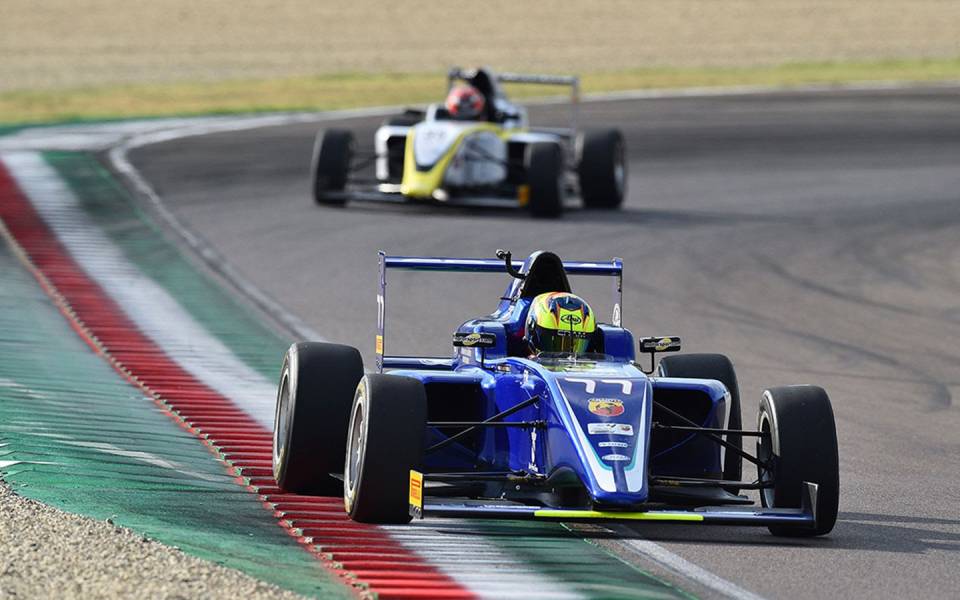 h-abarth-ζεσταίνει-την-ίμολα-2395089