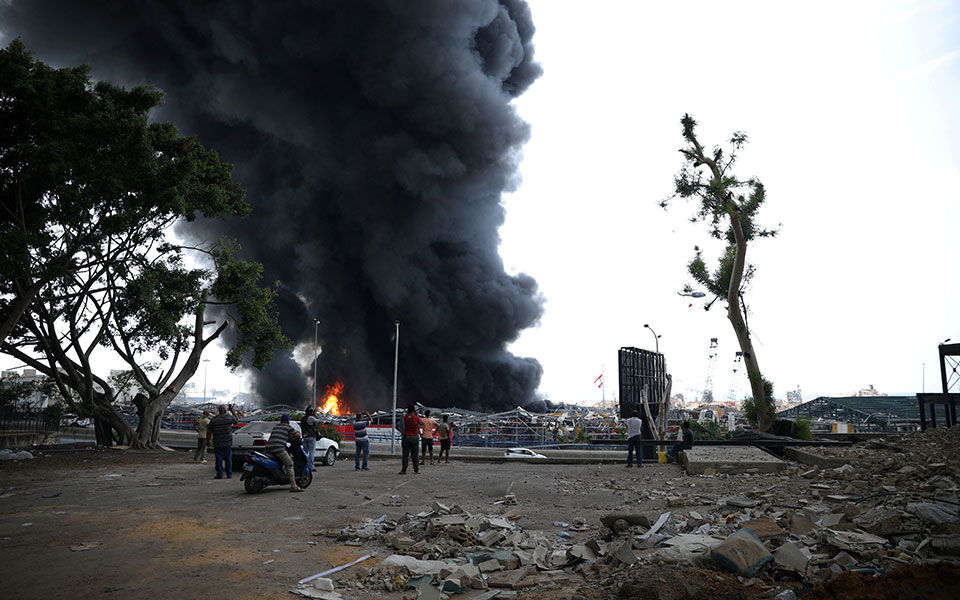 λίβανος-καταστράφηκε-αποθήκη-με-ανθρ-561074698