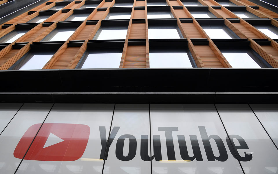 google-περιοριστικά-μέτρα-για-τους-κάτω-των-561089344