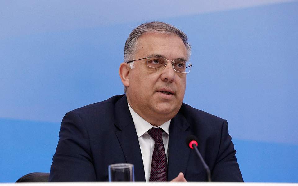 τ-θεοδωρικάκος-οι-μάσκες-έφτασαν-έγκα-561078028