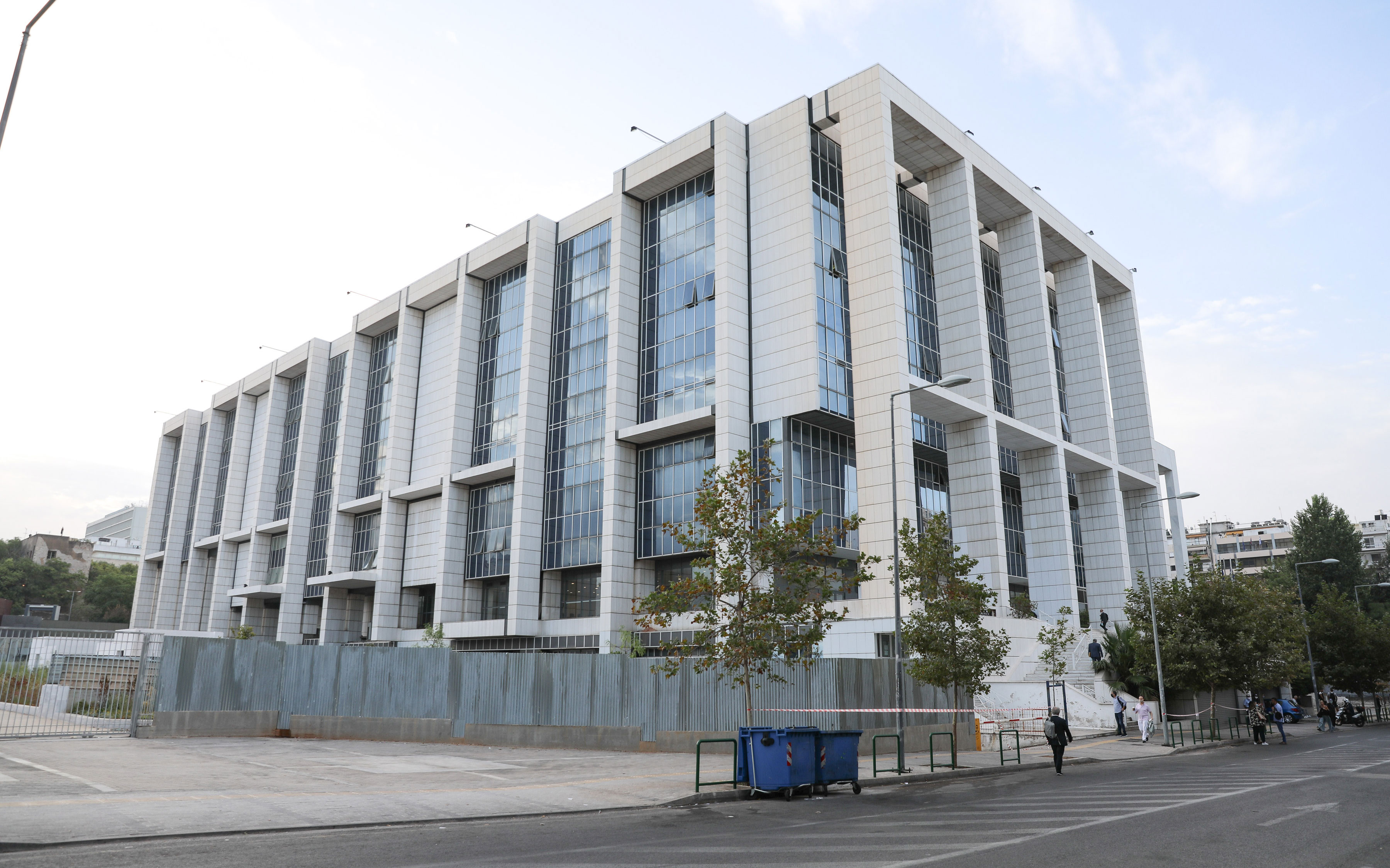 Δρακόντεια μέτρα ασφαλείας στο Εφετείο (εικόνες)-4