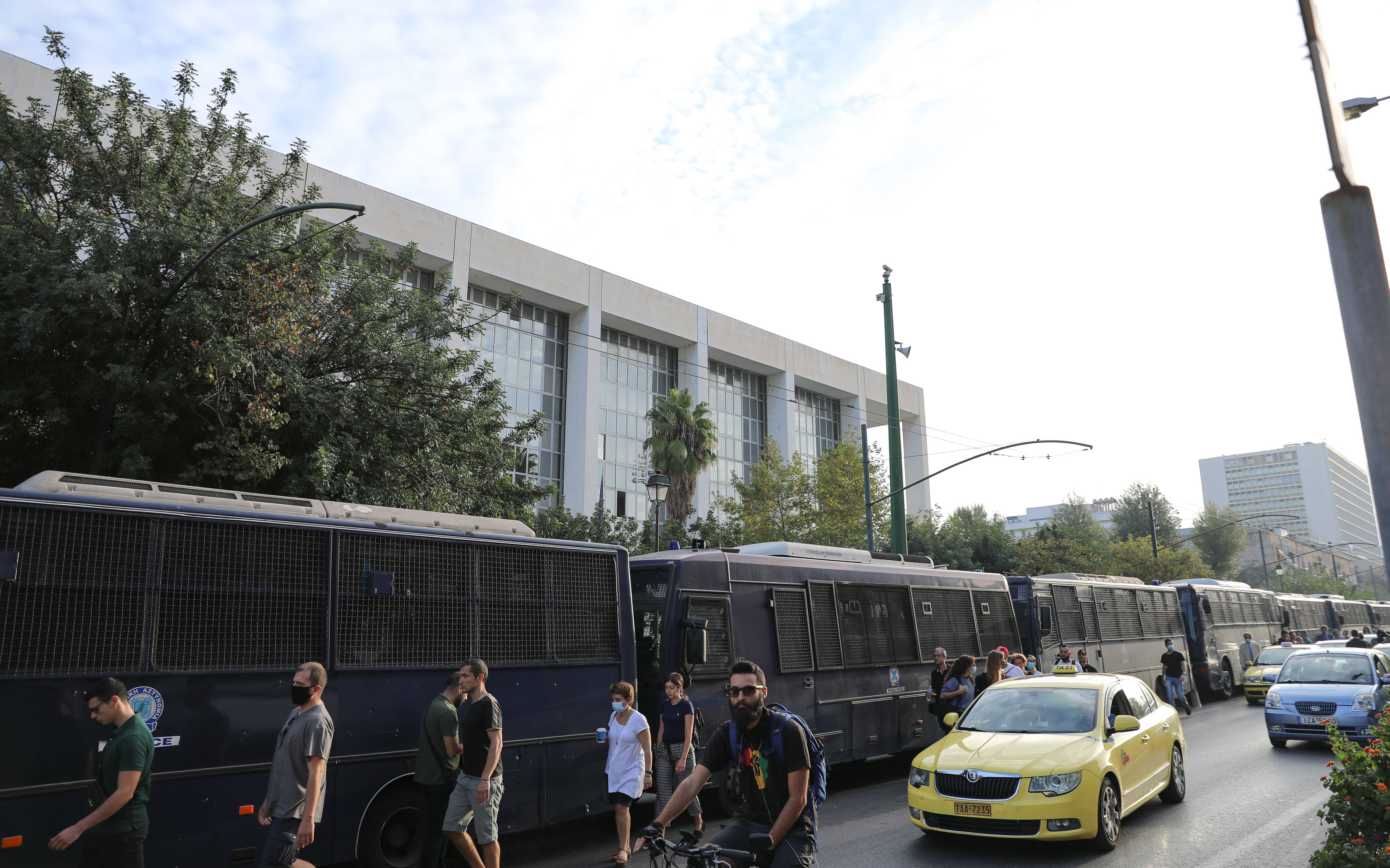 Δρακόντεια μέτρα ασφαλείας στο Εφετείο (εικόνες)-1