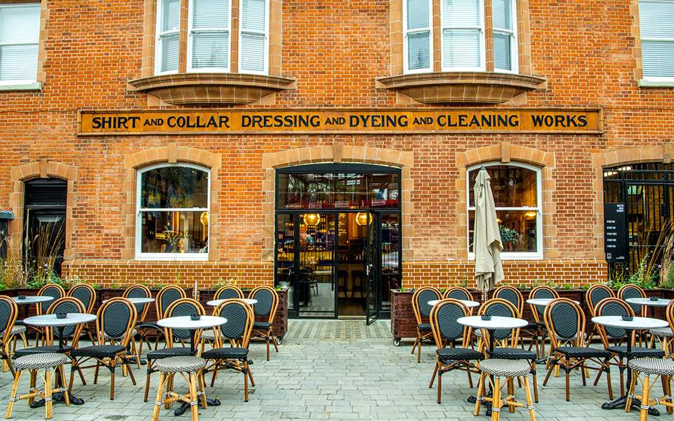 σε-κίνδυνο-250-000-θέσεις-εργασίας-στον-κλάδ-561118414