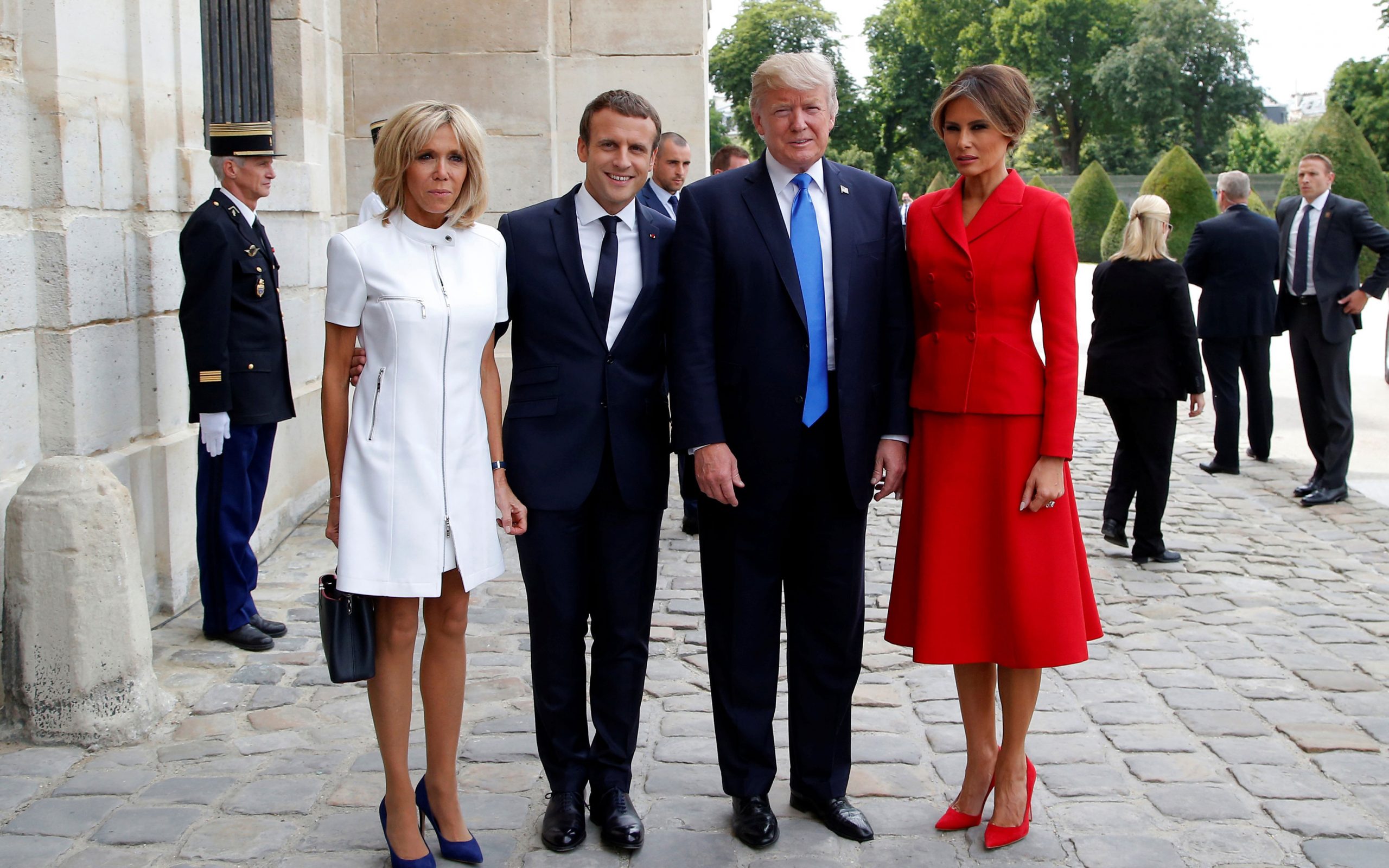 μήνυμα-φιλίας-από-το-ζεύγος-μακρόν-σ-561102517