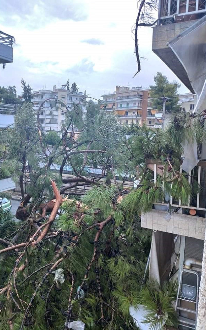 Σάρωσε περιοχές της Αττικής η κακοκαιρία – Τρεις τραυματίες (εικόνες)-4