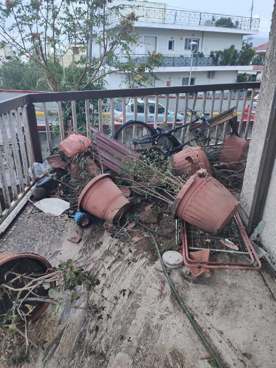 Σάρωσε περιοχές της Αττικής η κακοκαιρία – Τρεις τραυματίες (εικόνες)-3