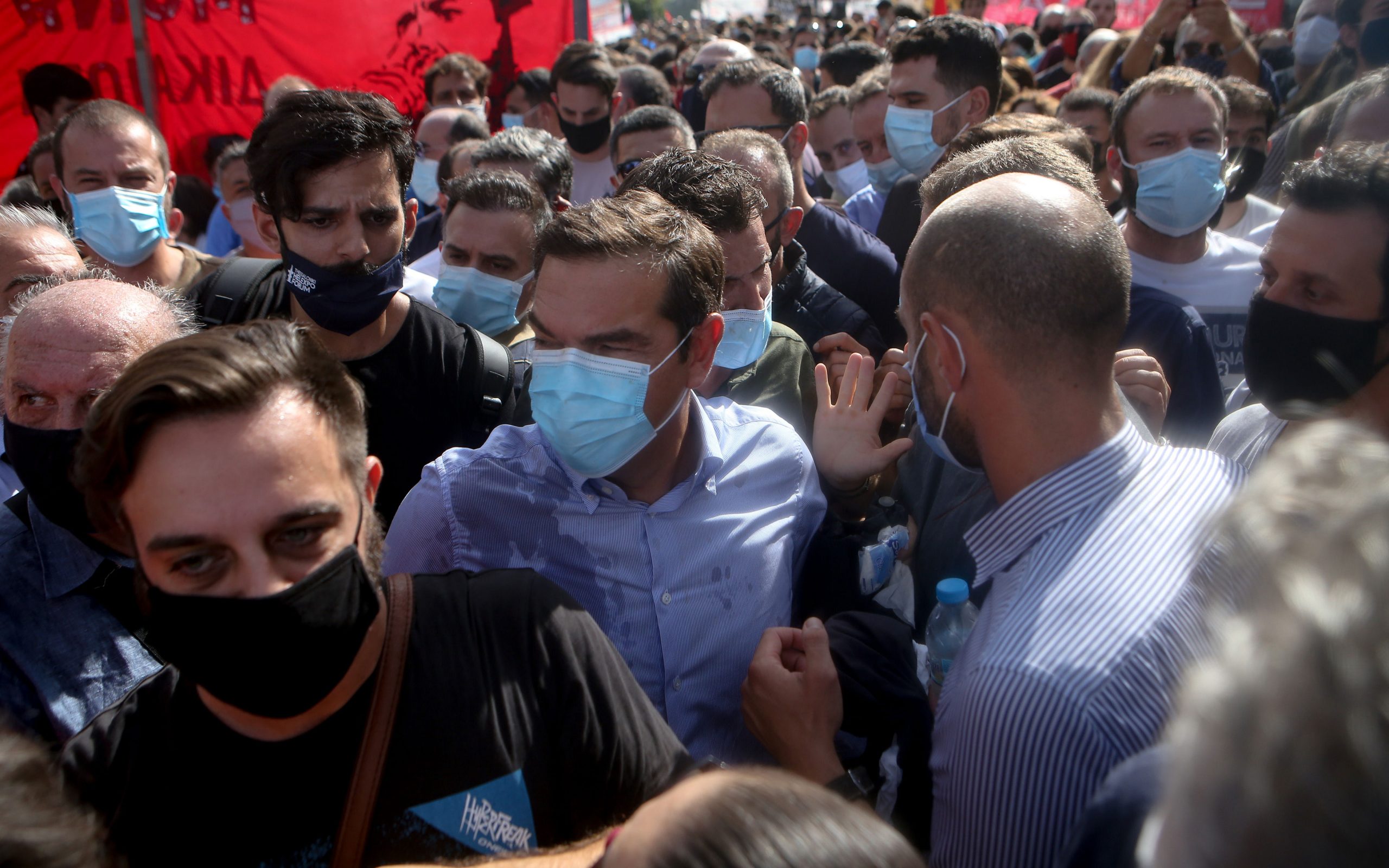 προπηλακίστηκε-ο-αλ-τσίπρας-έξω-από-το-561107398