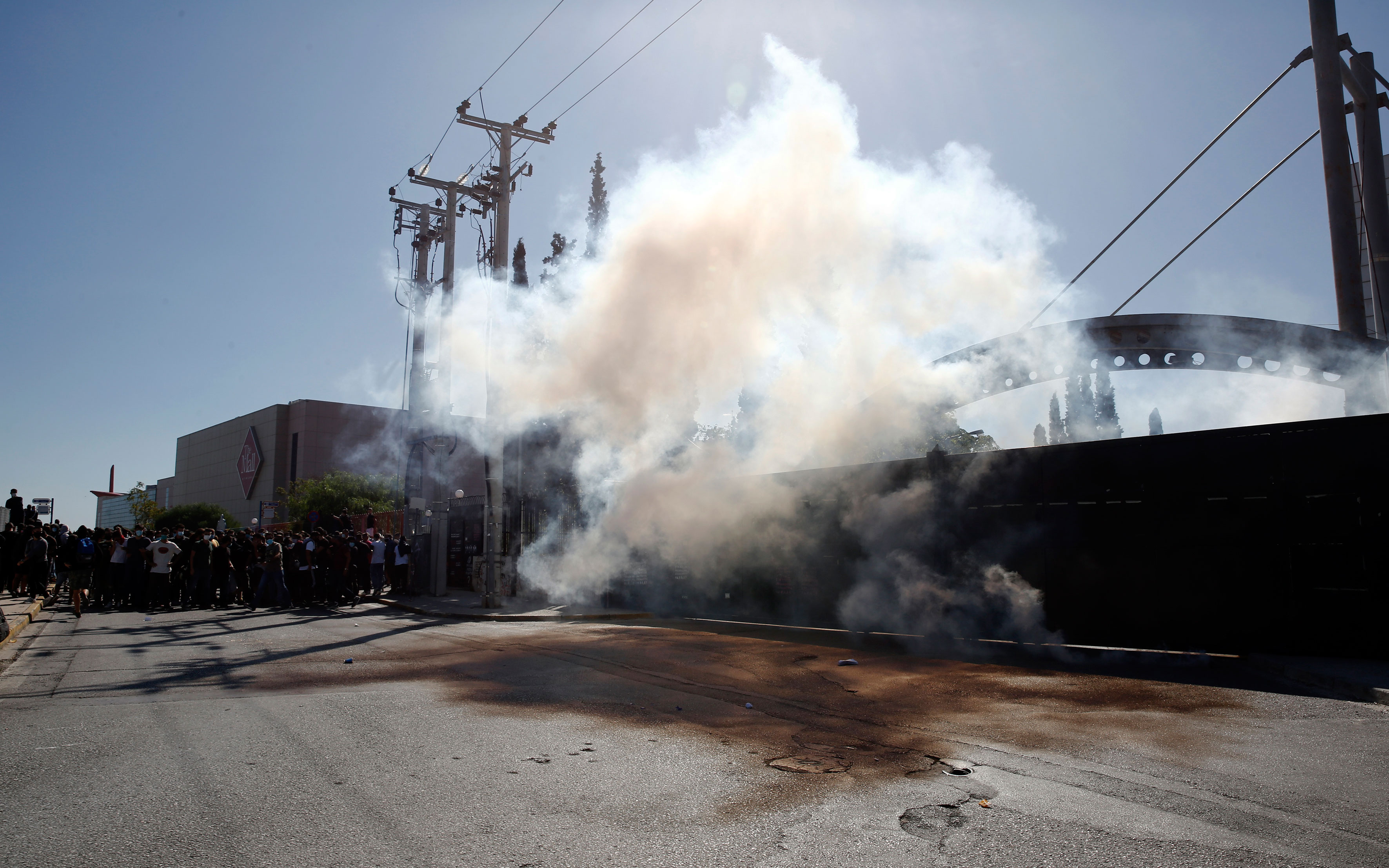 Ένταση στο μαθητικό συλλαλητήριο έξω από το υπ. Παιδείας (εικόνες)-1