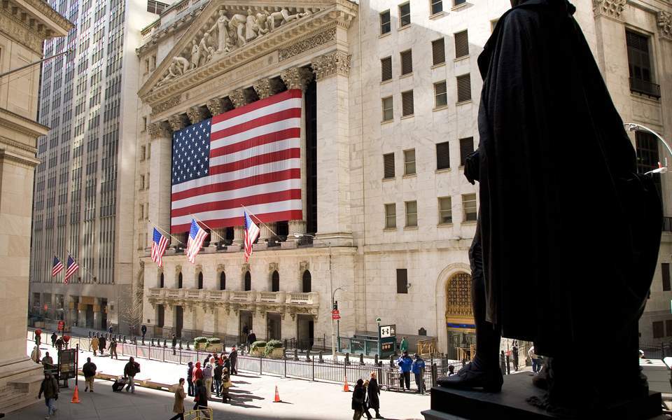 στο-ποσό-ρεκόρ-των-2-τρισ-δολαρίων-η-ρευ-561110827