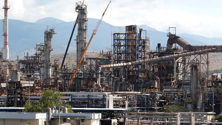 εμπόριο-πετρελαιοειδών-ελαφρώς-μειω-561136783