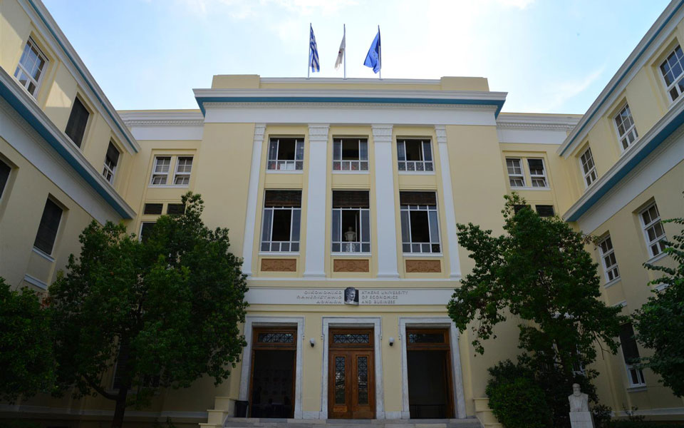 διεθνής-επιτυχία-για-τα-μεταπτυχιακά-561117376