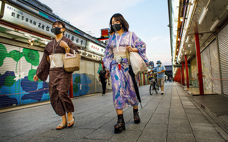 Η πόλη με τις μάσκες-4