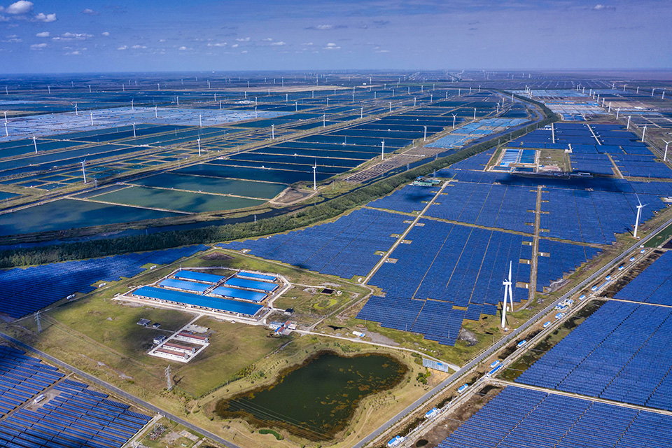 η-μεταλλική-θάλασσα-της-κίνας-561117085