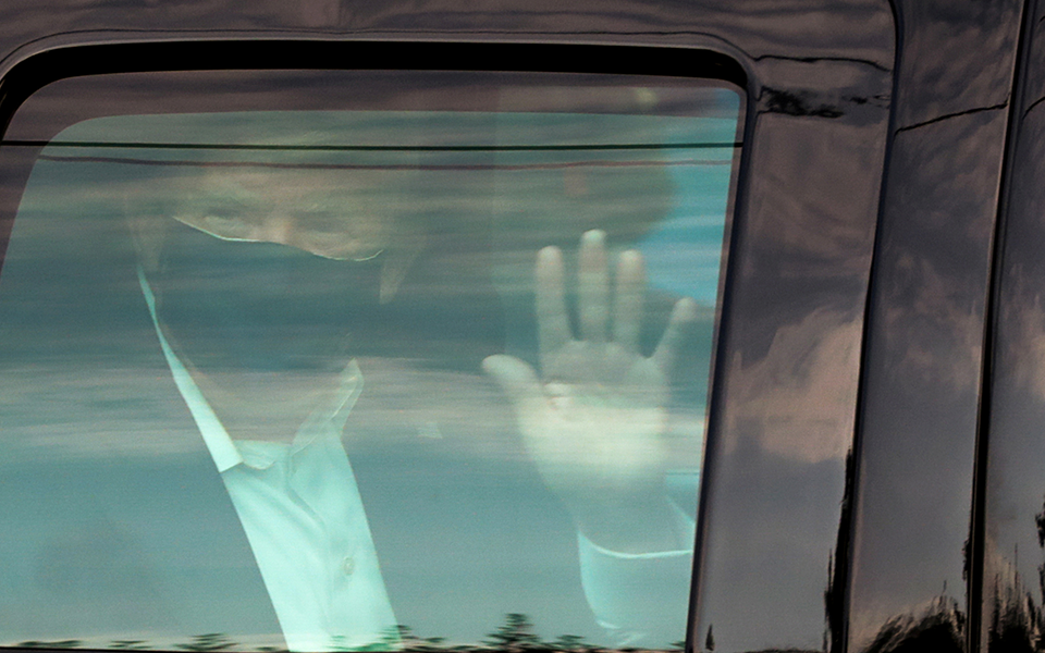 αντιδράσεις-για-τη-βόλτα-τραμπ-έξω-α-561104200