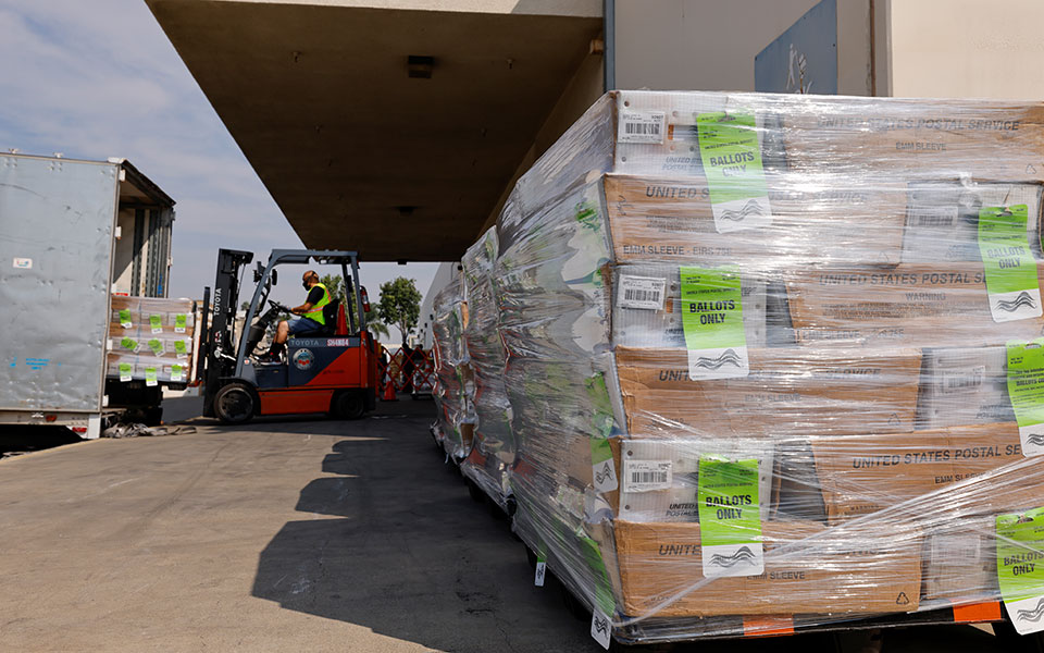 Συμμετοχή ρεκόρ δείχνει η επιστολική ψήφος: 4 εκατ. Αμερικανοί έχουν ήδη ψηφίσει-1