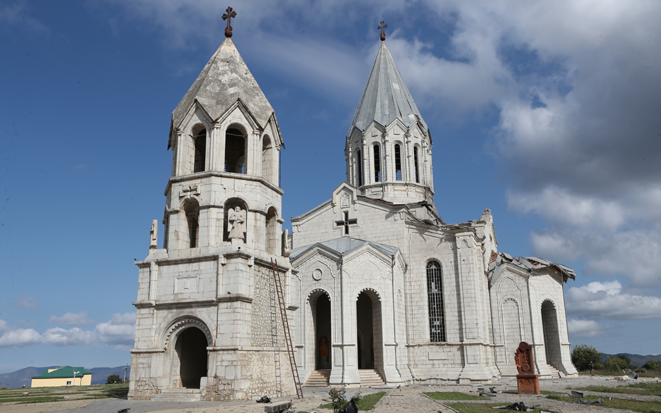 βομβαρδισμοί-των-αζέρων-έπληξαν-ιστο-561109360