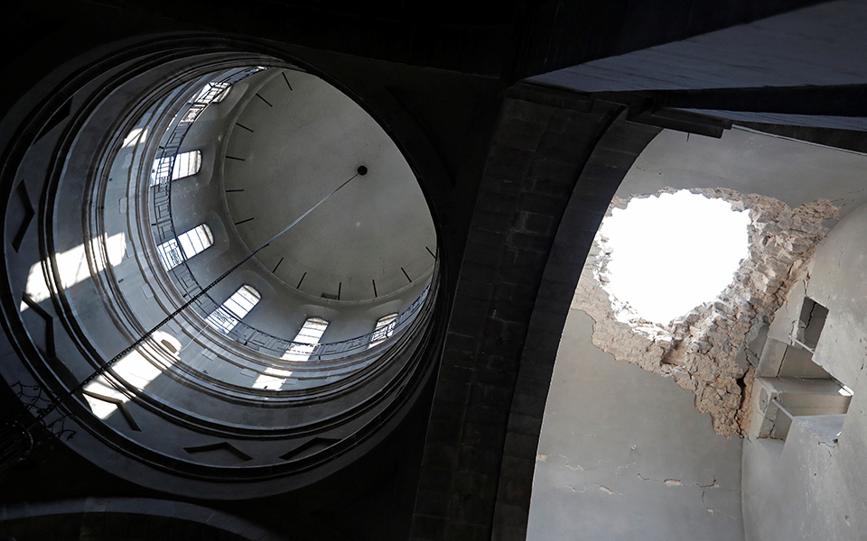 Βομβαρδισμοί των Αζέρων έπληξαν ιστορικό αρμένικο καθεδρικό ναό-2