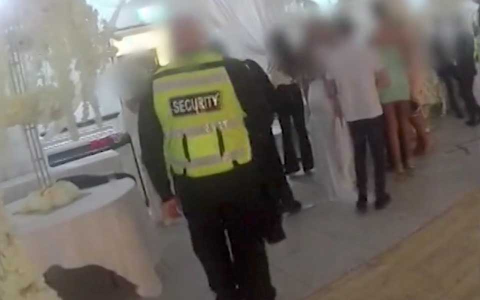 ακάλεστοι-αστυνομικοί-διέκοψαν-γαμ-561120004