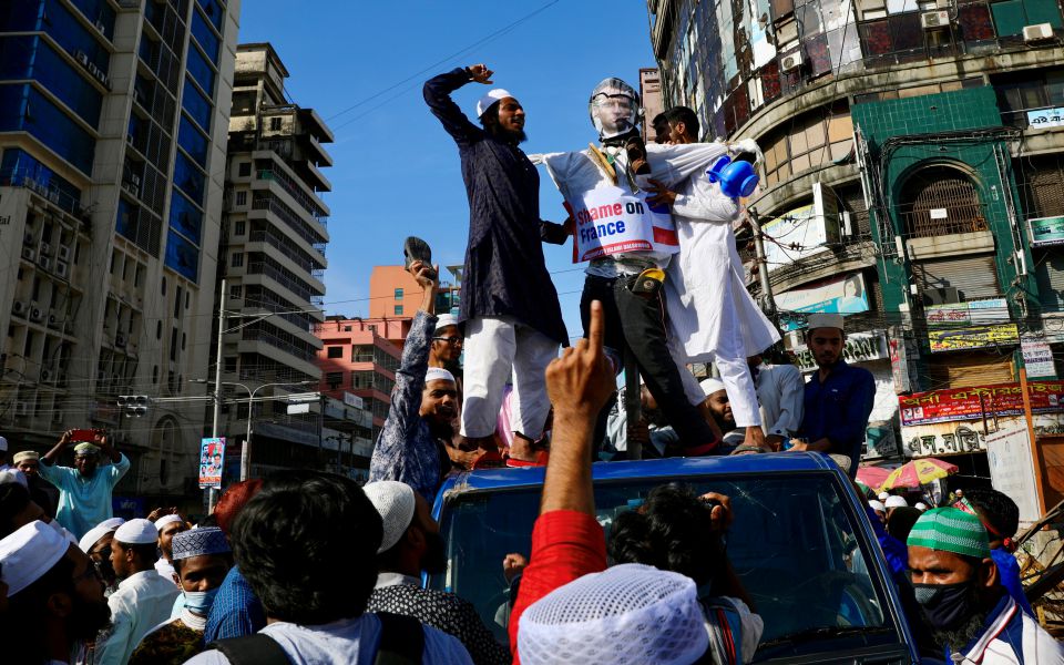 μπαγκλαντές-δεκάδες-χιλιάδες-μουσου-561136849