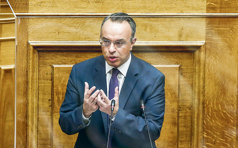 στο-κόκκινο-η-ένταση-στη-βουλή-561129889