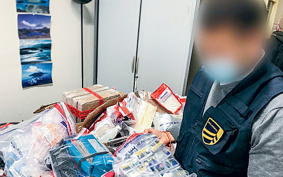 το-ελληνογαλλικό-δίκτυο-των-αναβολικ-561132982