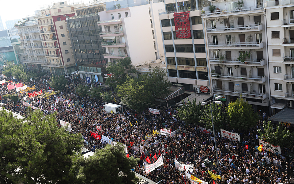δεν-ήταν-δυνατόν-να-μην-είμαι-εδώ-τ-561107140