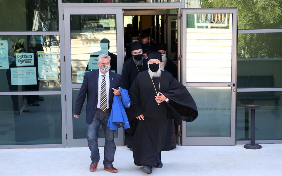 κέρκυρα-επευφημίες-χωρίς-μάσκες-για-τ-561126103