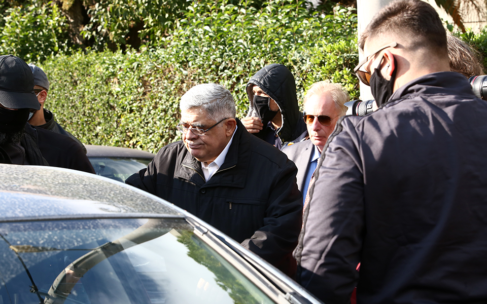 στη-γαδα-και-ο-νίκος-μιχαλολιάκος-561127834