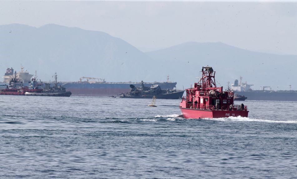 Πρόσκρουση πλοίου του Πολεμικού Ναυτικού με εμπορικό – Σε εξέλιξη η επιχείρηση ρυμούλκησης-3