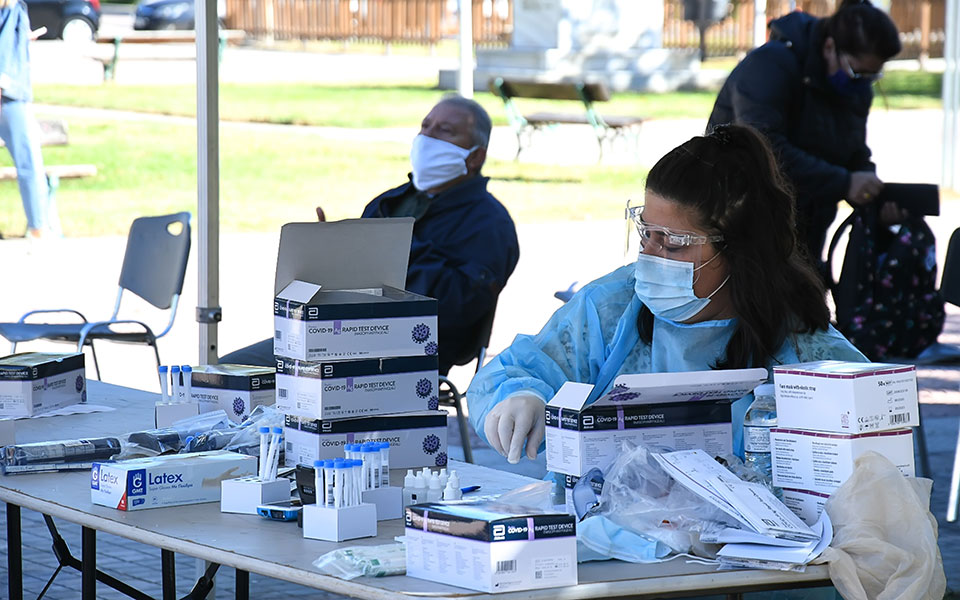 κορωνοϊός-τα-νέα-μέτρα-που-εξετάζει-η-κ-561135817