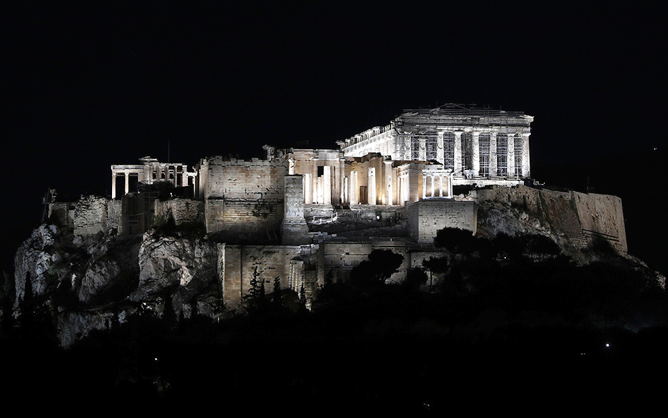 ακρόπολη-νέος-φωτισμός-πολλές-συζητή-561099712