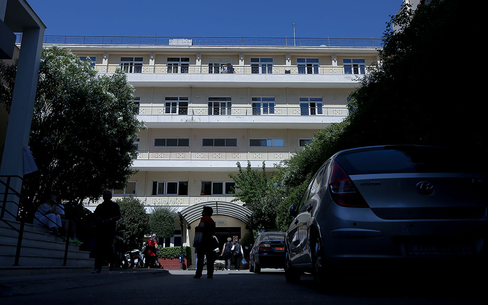 κορωνοϊός-19-κρούσματα-στο-νοσοκομείο-561135568