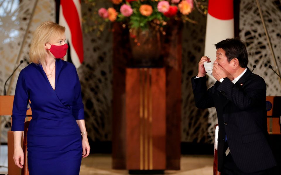 επίσημα-σε-εμπορική-συμφωνία-βρετανί-561128992