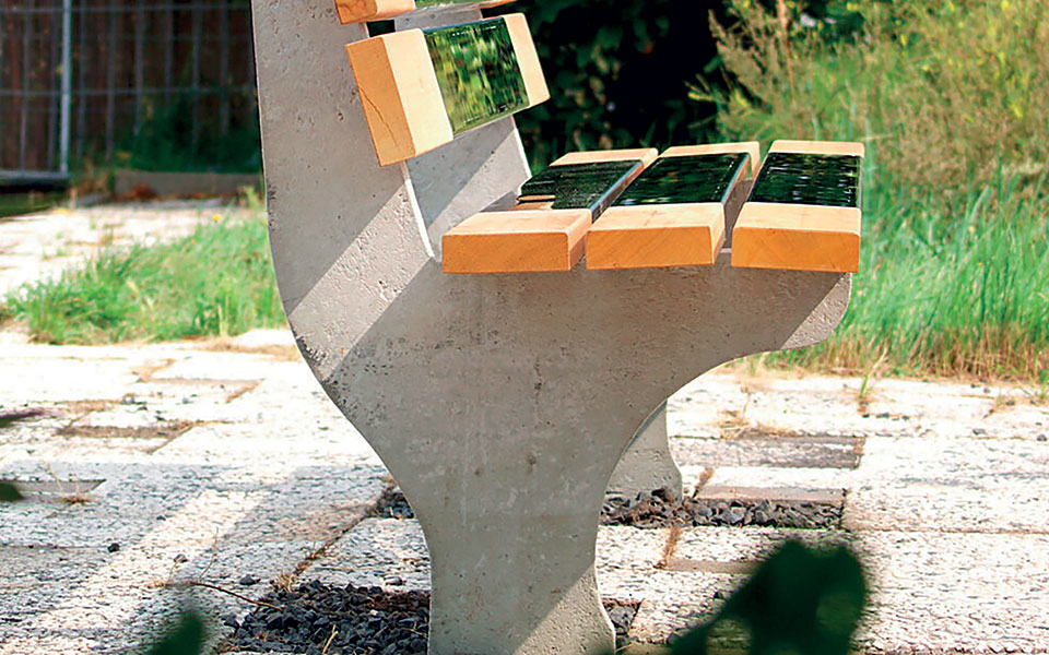 το-παγκάκι-που-μας-ενώνει-από-μακριά-561131959