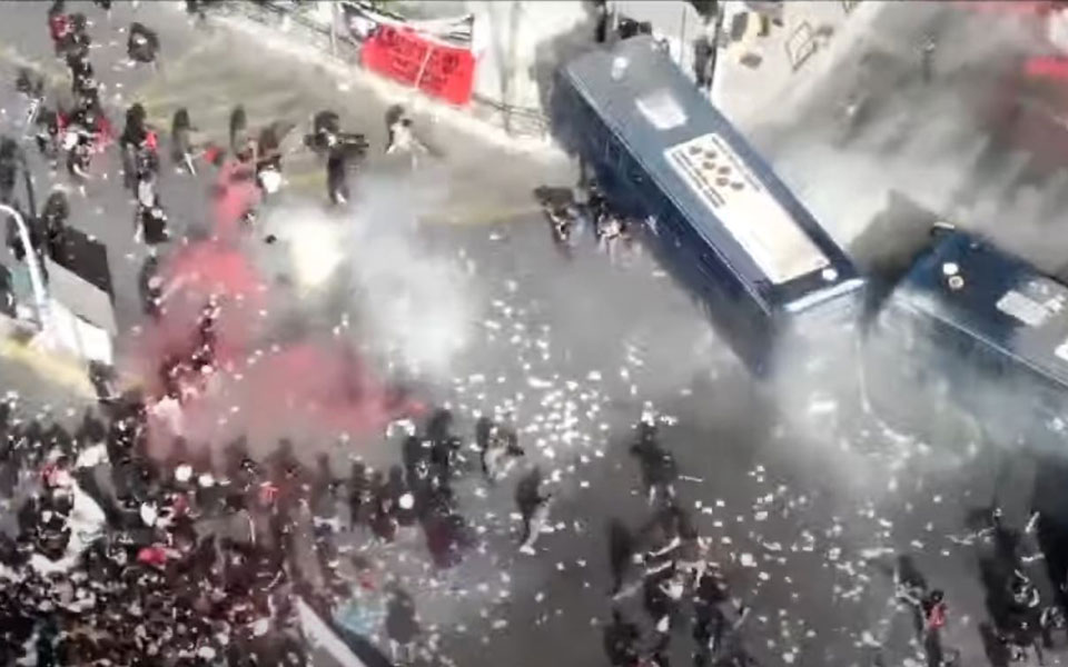 ελ-ασ-έτσι-ξεκίνησαν-τα-επεισόδια-στο-561119863