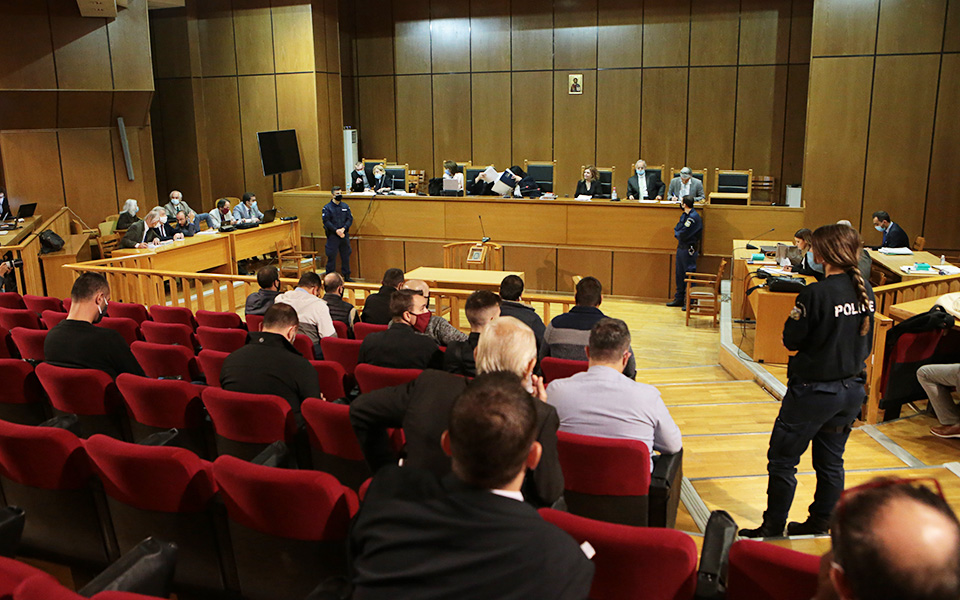 δίκη-χρυσής-αυγής-και-τώρα-κοιτάζουμε-561128728