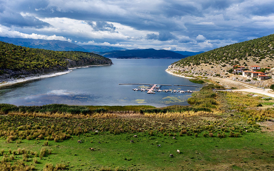 πού-πάει-μια-λίμνη-όταν-φεύγει-561124168