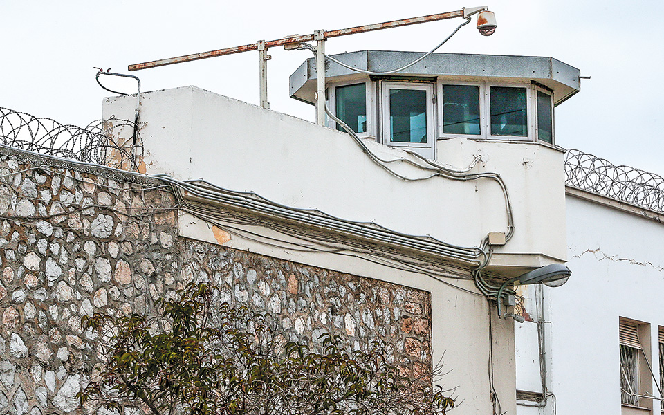 φρένο-σε-μεταγωγές-κρατουμένων-561099385