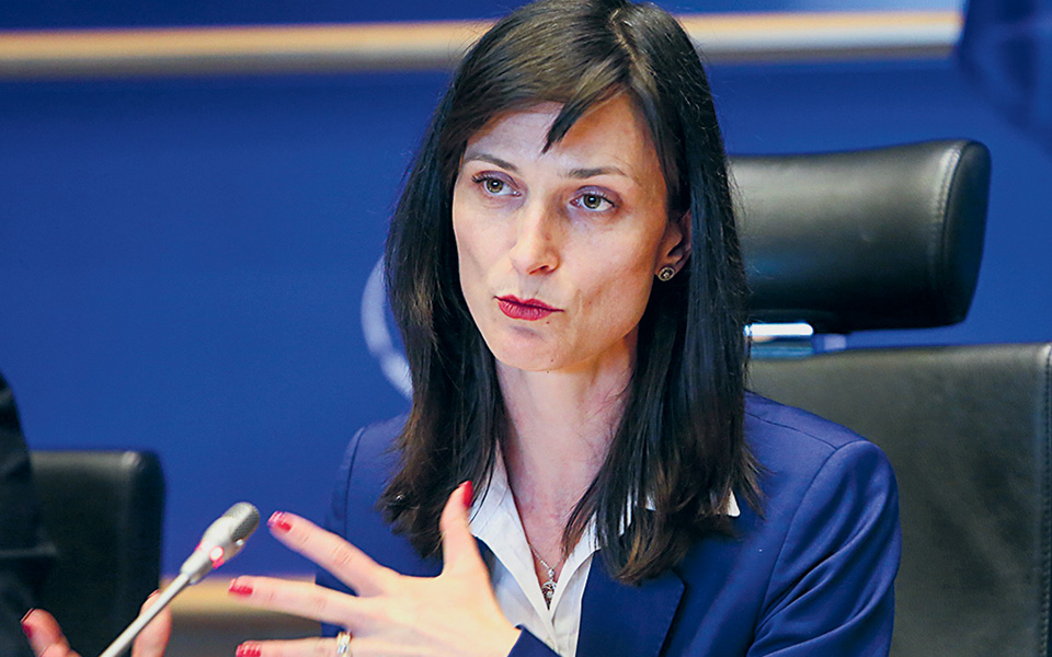 χάσμα-στις-αποδοχές-εκπαιδευτικών-στ-561105802