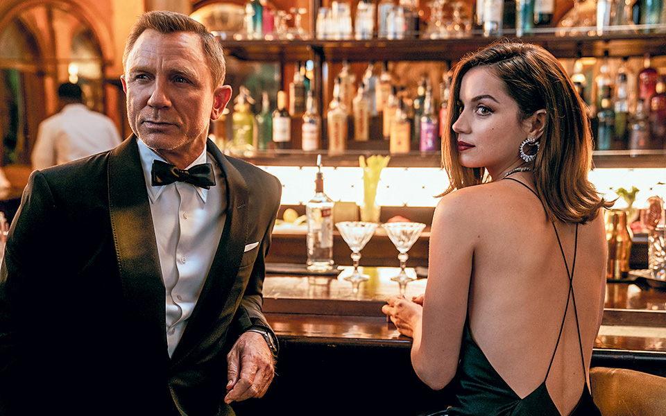 στην-υπηρεσία-του-σινεμά-ή-μήπως-όχι-o-007-561105760