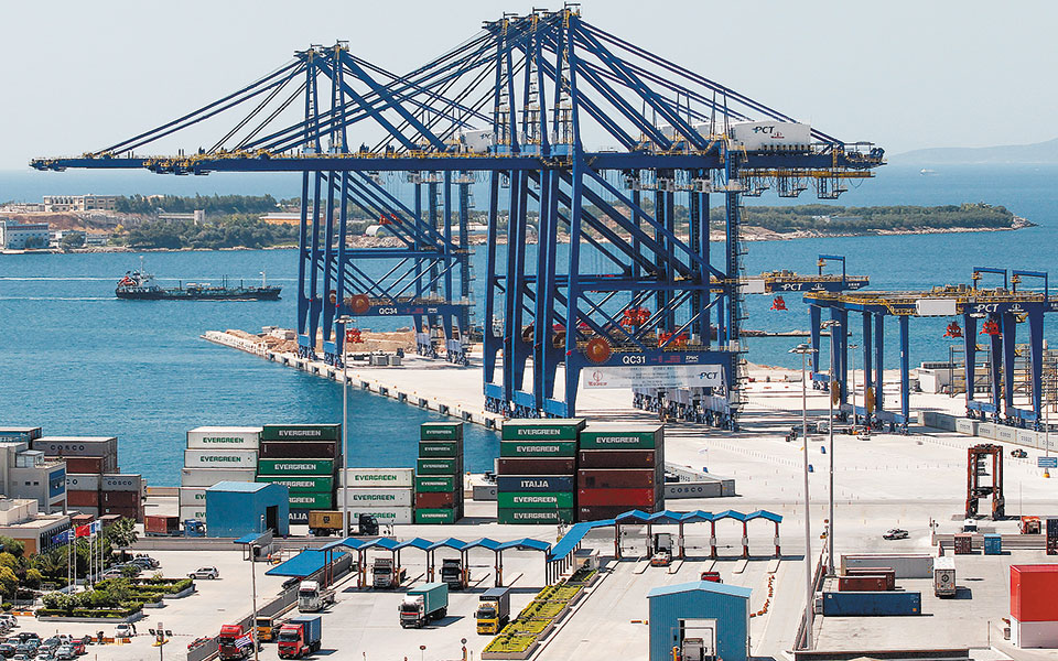 η-ψηφιακή-εφαρμογή-της-cosco-διχάζει-το-λιμ-561108973